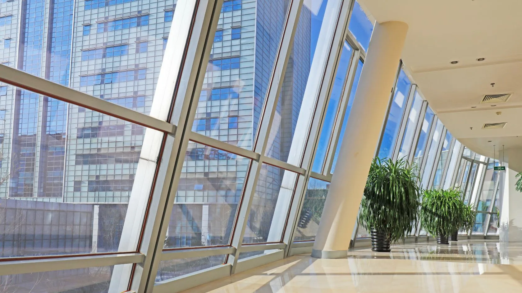 Instalacion de estructuras de vidrio y aluminio en León Guanajuato